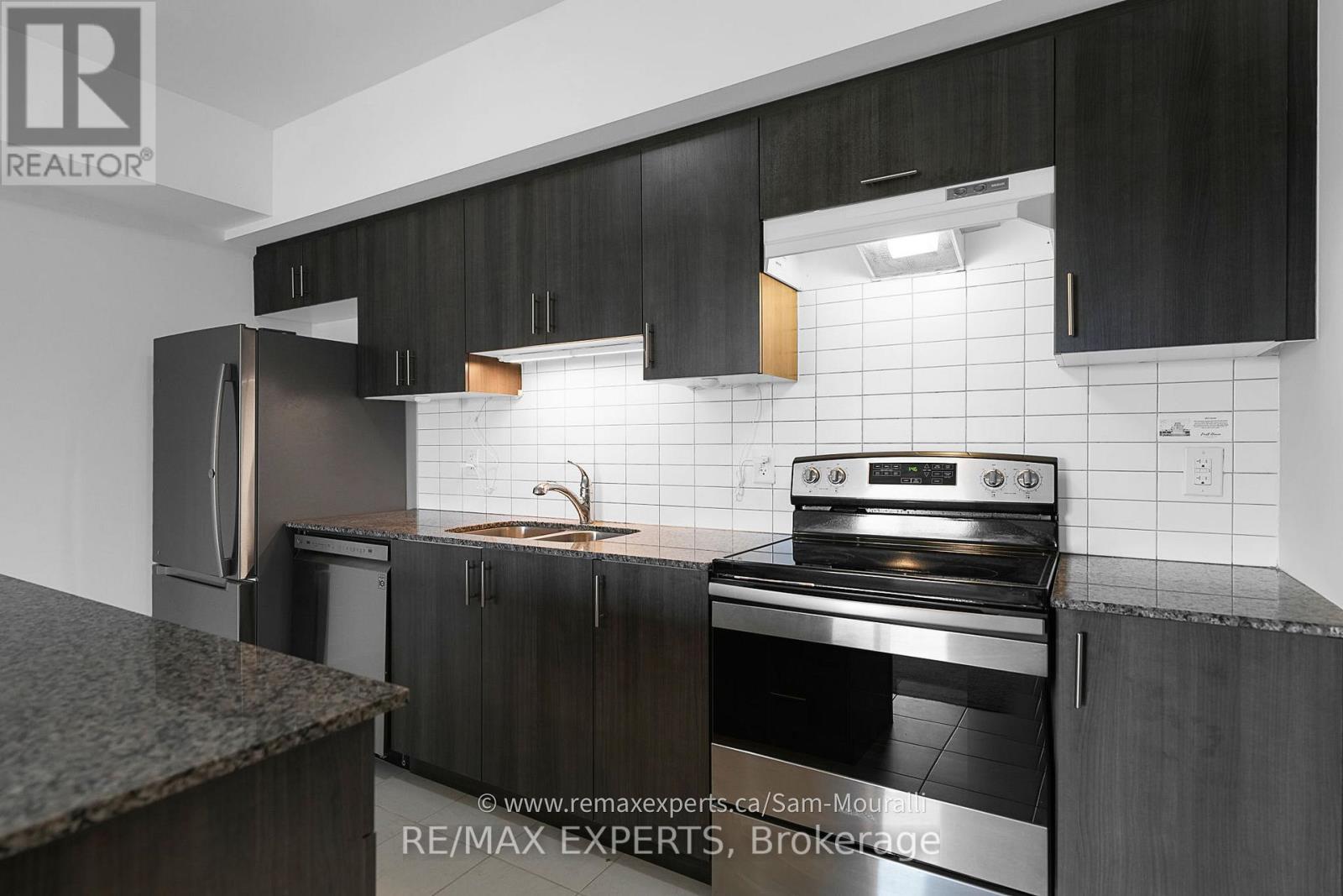 207 - 6 Spice Way, Barrie, Ontario  L9J 0J9 - Photo 15 - S12490156