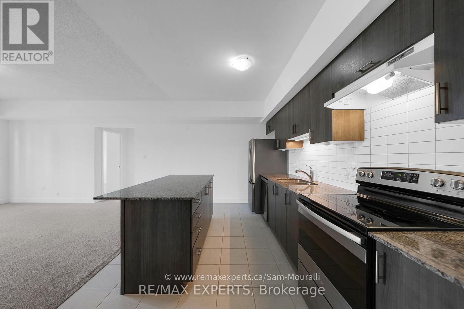 207 - 6 Spice Way, Barrie, Ontario  L9J 0J9 - Photo 16 - S12490156