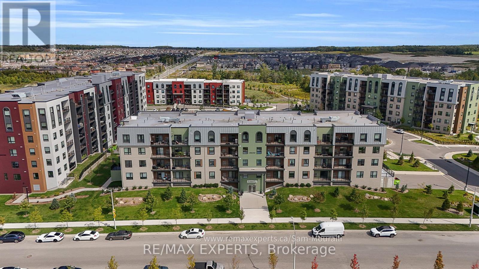 207 - 6 Spice Way, Barrie, Ontario  L9J 0J9 - Photo 3 - S12490156