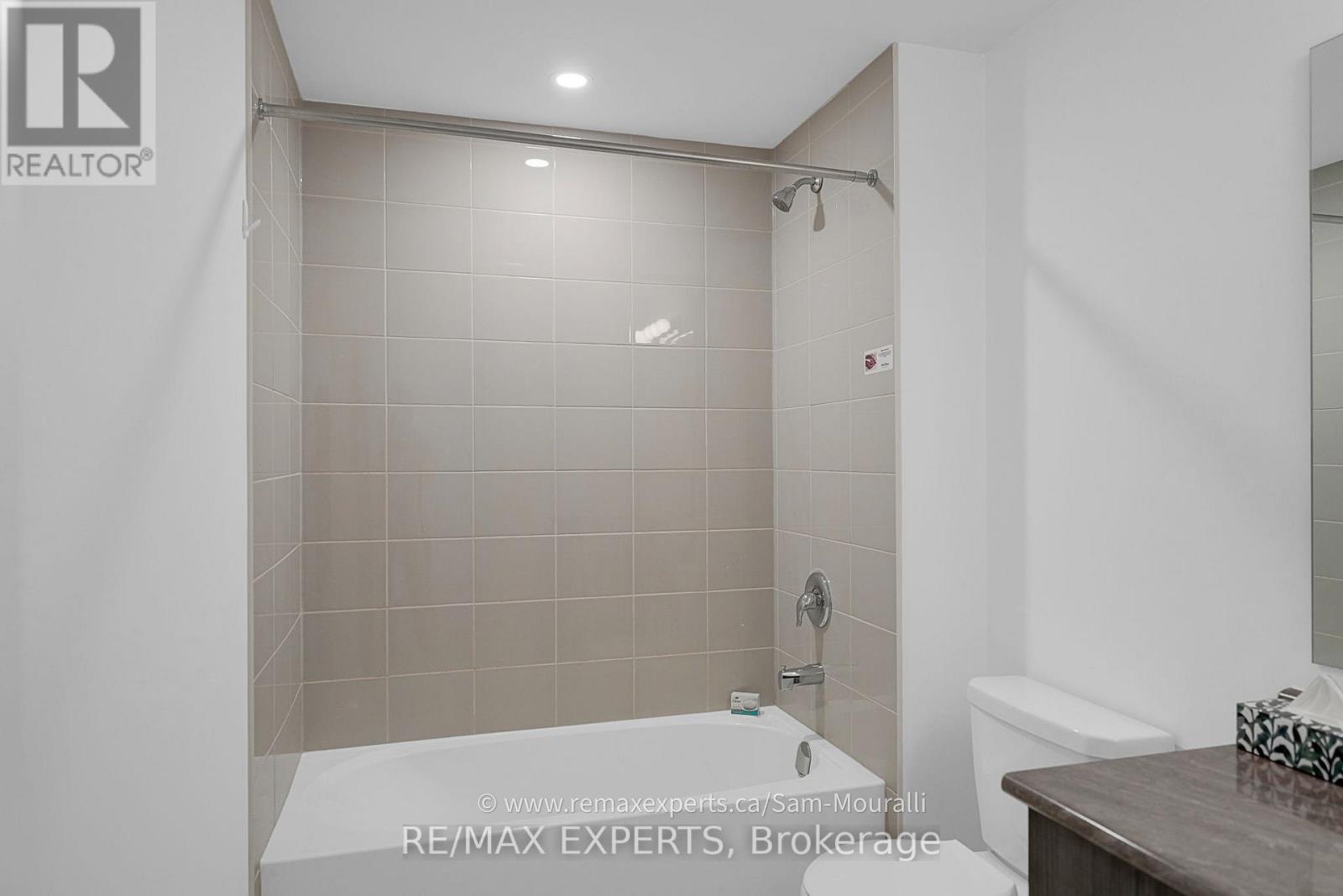 207 - 6 Spice Way, Barrie, Ontario  L9J 0J9 - Photo 32 - S12490156