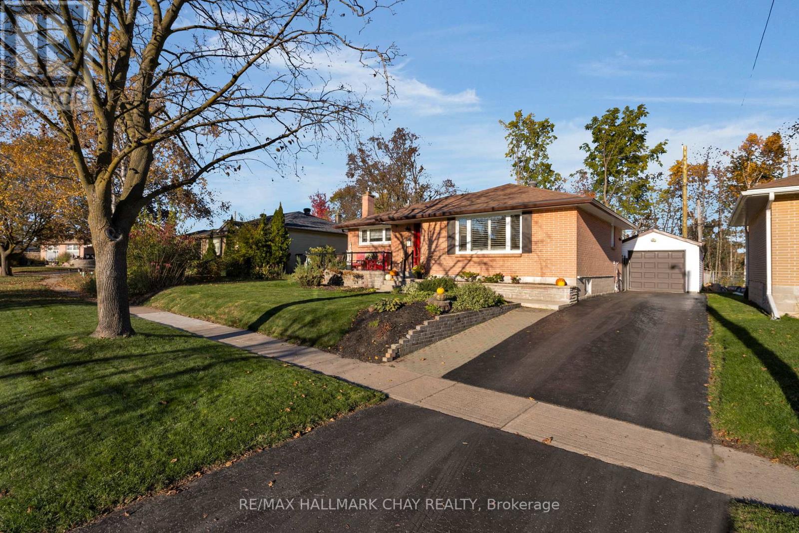 15 Bothwell Crescent, Barrie (Wellington), Ontario  L4M 2S7 - Photo 2 - S12490168