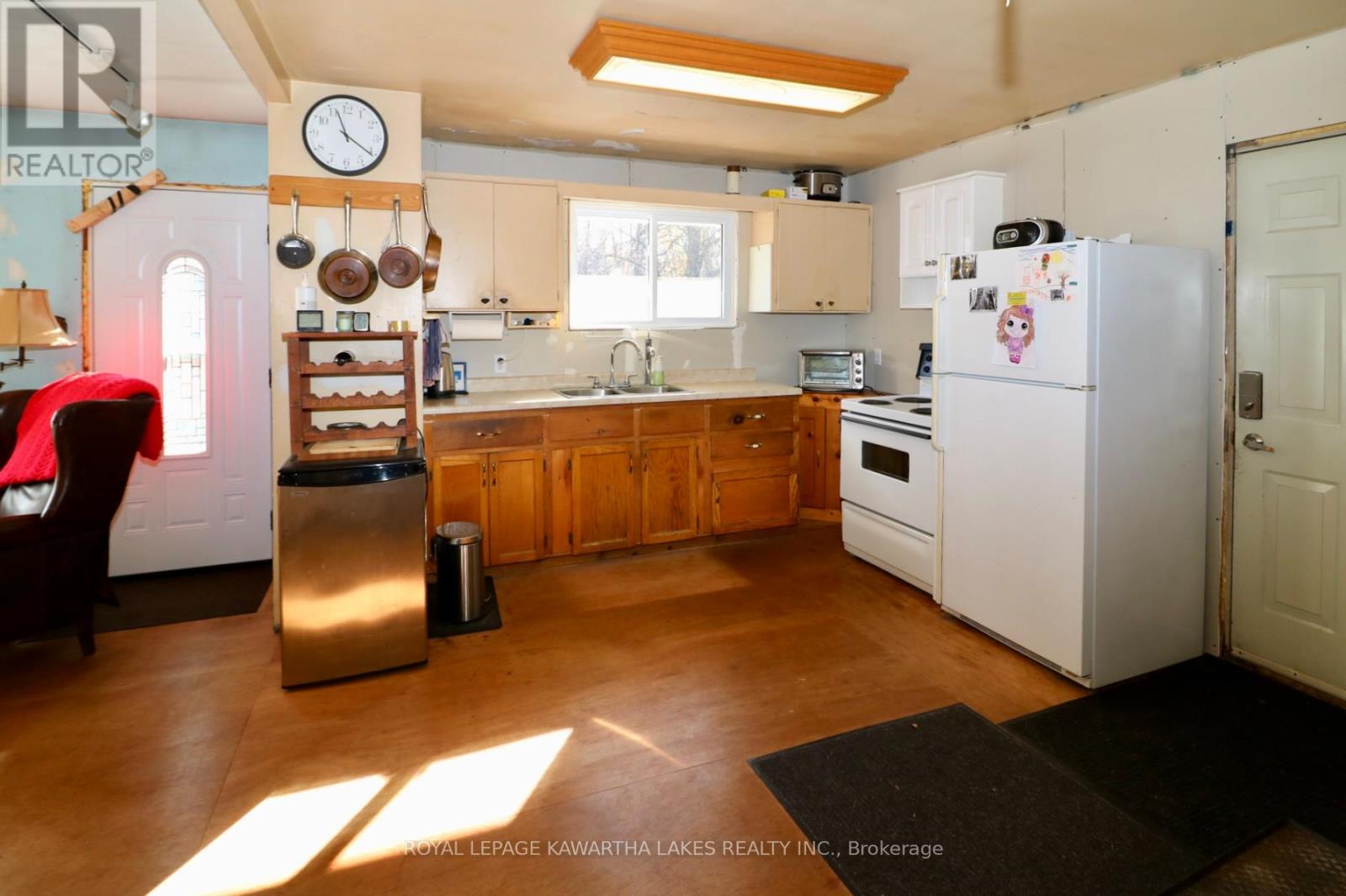 1721 Newton Street, Tay, Ontario  L0K 1N0 - Photo 14 - S12490278