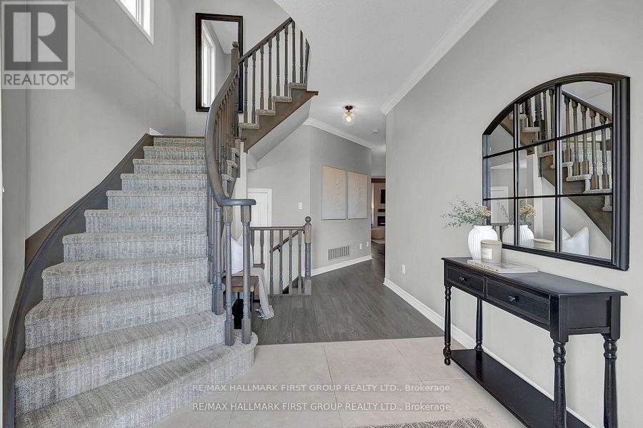 7 Primeau Crescent, Kawartha Lakes (Lindsay), Ontario  K9V 0M6 - Photo 3 - X12490448