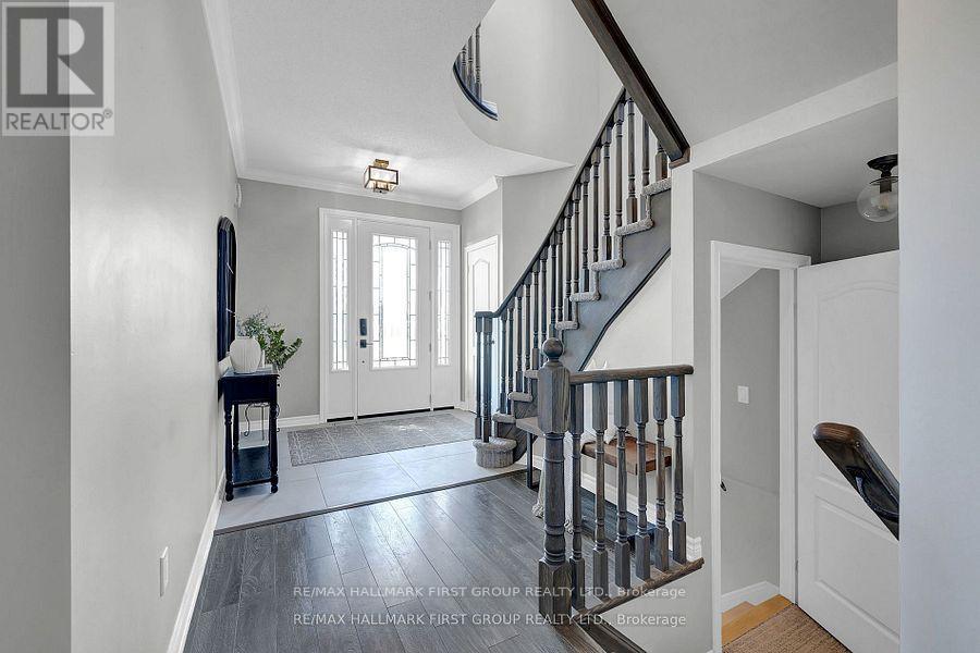 7 Primeau Crescent, Kawartha Lakes (Lindsay), Ontario  K9V 0M6 - Photo 4 - X12490448