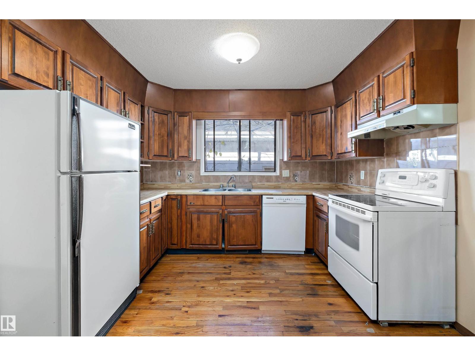 2031 104a St Nw, Edmonton, Alberta  T6J 5A6 - Photo 12 - E4463985