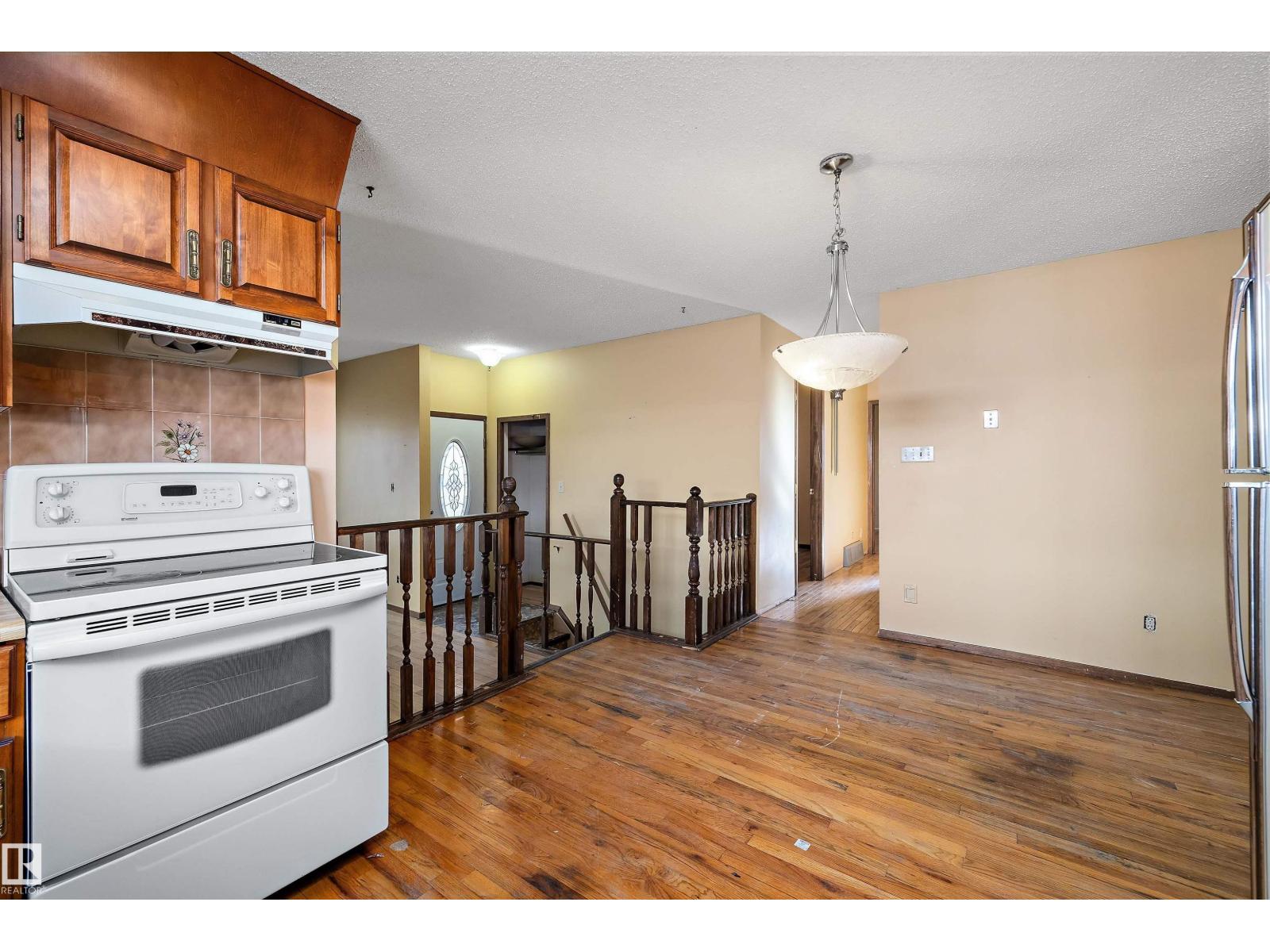 2031 104a St Nw, Edmonton, Alberta  T6J 5A6 - Photo 15 - E4463985