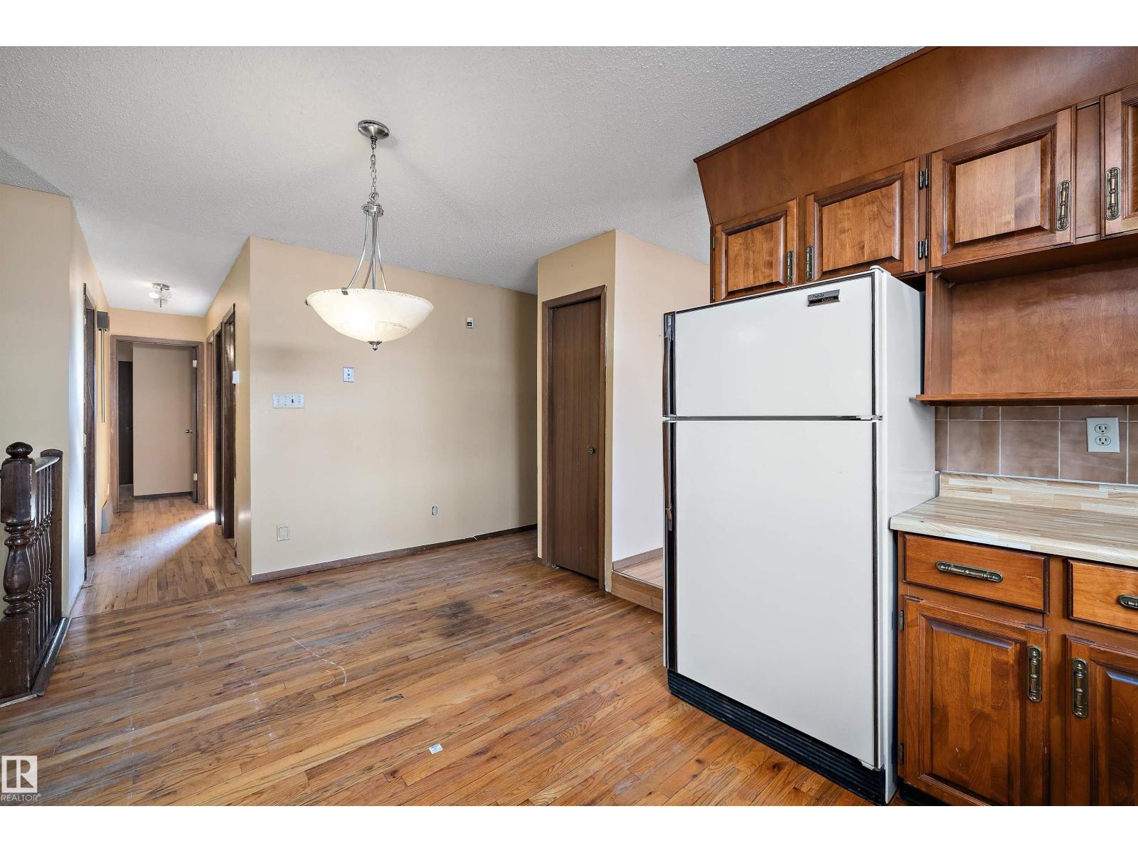 2031 104a St Nw, Edmonton, Alberta  T6J 5A6 - Photo 16 - E4463985