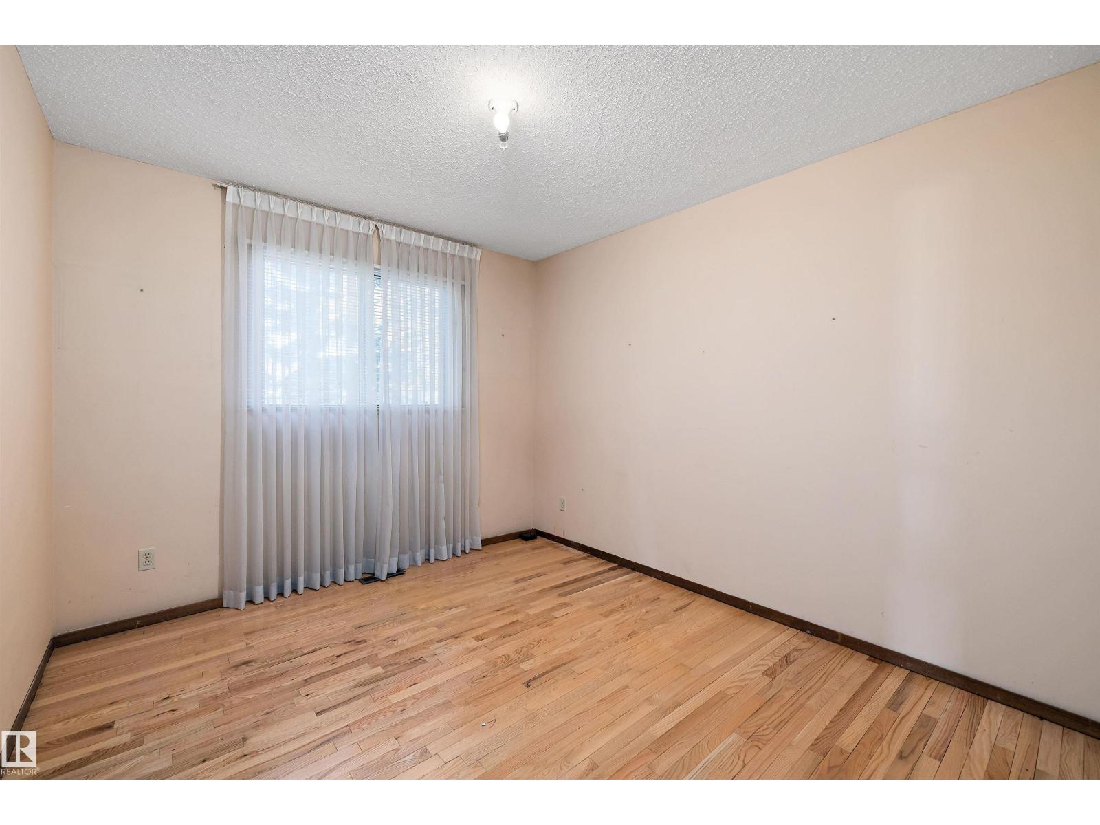2031 104a St Nw, Edmonton, Alberta  T6J 5A6 - Photo 19 - E4463985