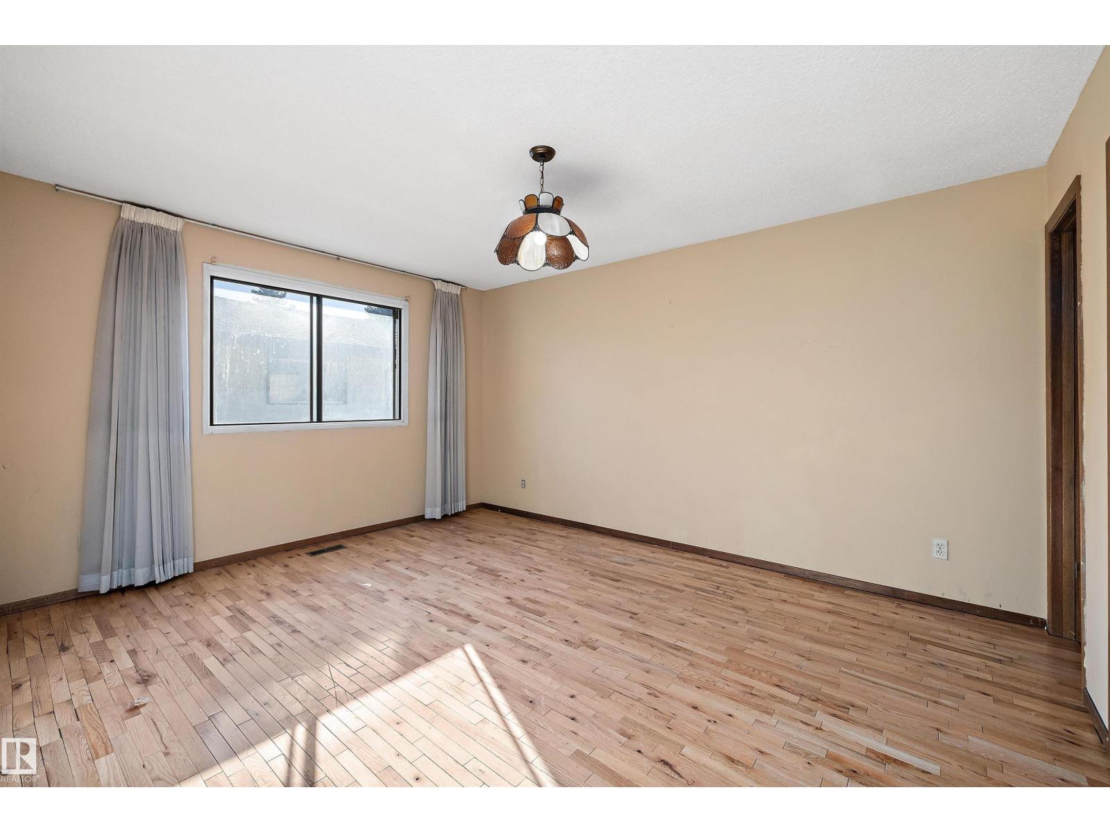 2031 104a St Nw, Edmonton, Alberta  T6J 5A6 - Photo 24 - E4463985