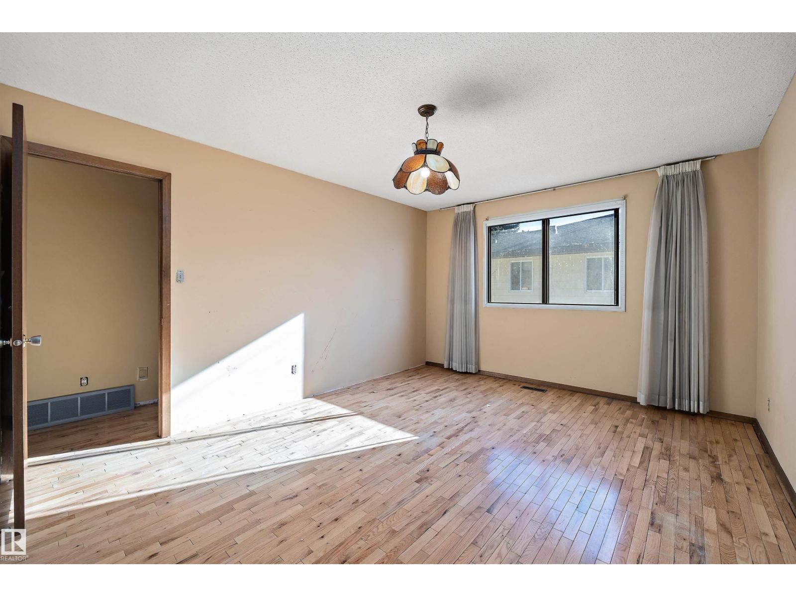 2031 104a St Nw, Edmonton, Alberta  T6J 5A6 - Photo 27 - E4463985