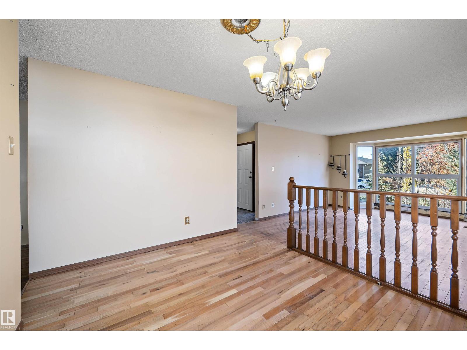 2031 104a St Nw, Edmonton, Alberta  T6J 5A6 - Photo 9 - E4463985