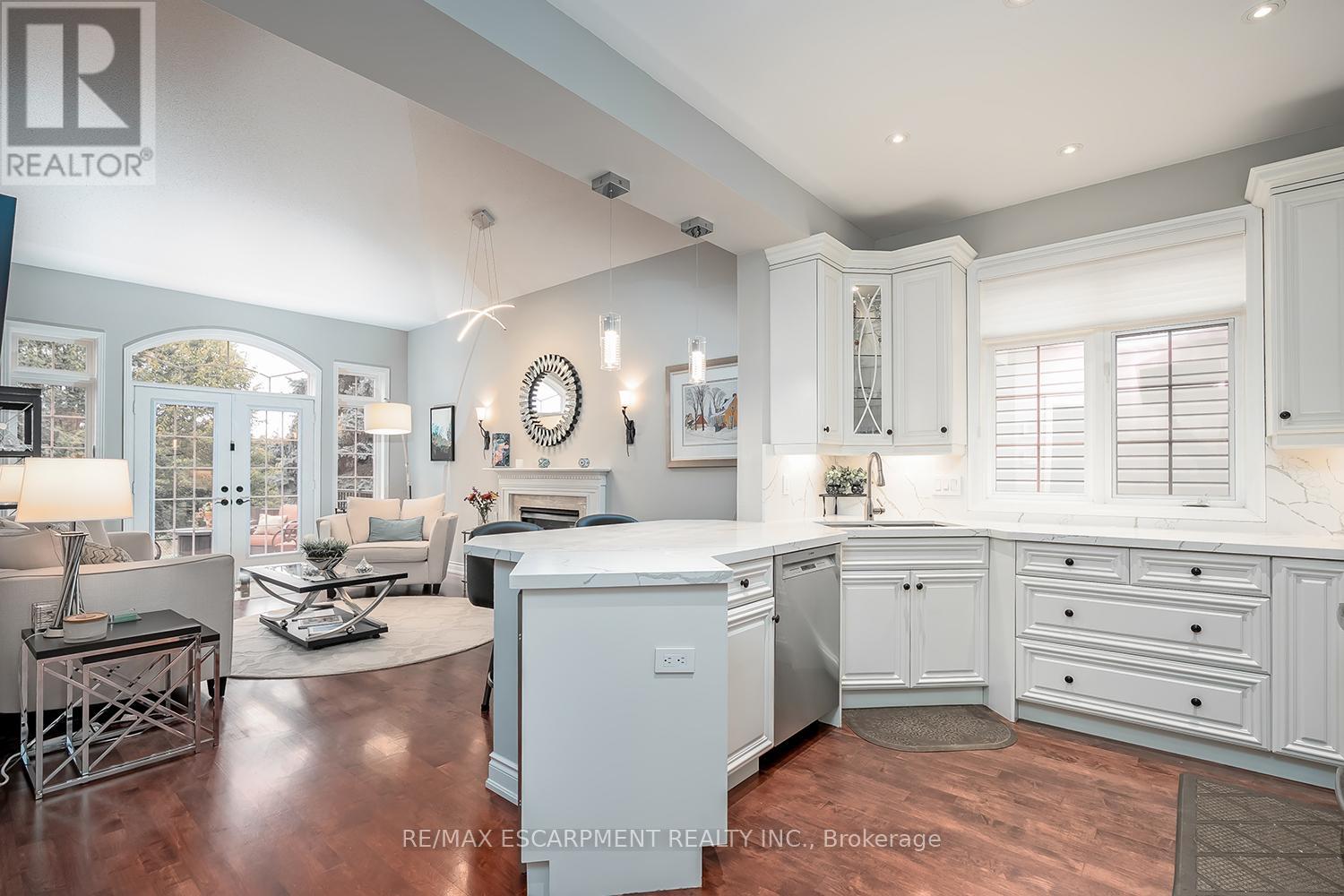 4304 Taywood Drive, Burlington, Ontario  L7M 4S7 - Photo 11 - W12489968