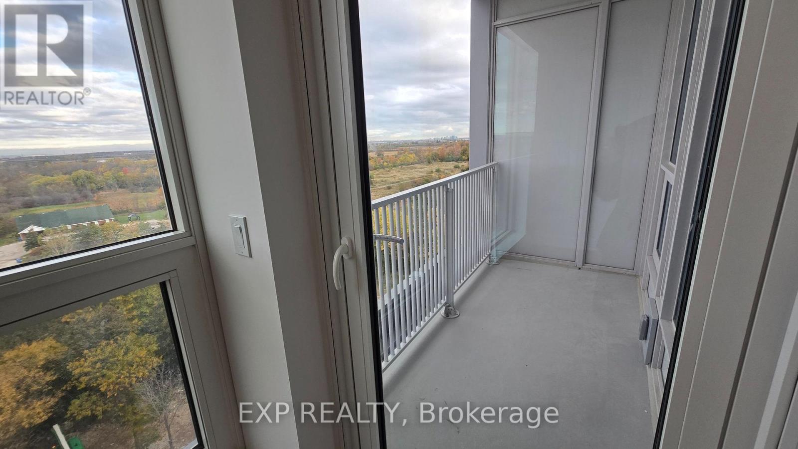 1112 - 3240 William Colston Avenue, Oakville, Ontario  L6H 8C8 - Photo 11 - W12490000