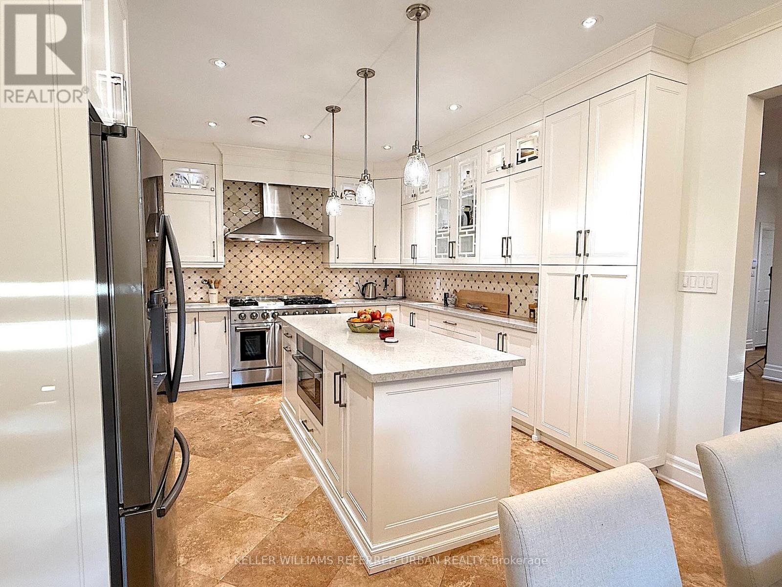 72 Laurel Avenue, Toronto, Ontario  M9B 4T2 - Photo 13 - W12490028