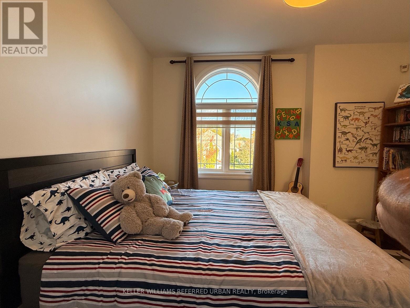 72 Laurel Avenue, Toronto, Ontario  M9B 4T2 - Photo 19 - W12490028