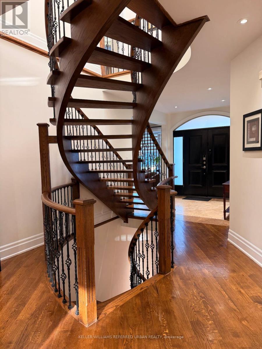 72 Laurel Avenue, Toronto, Ontario  M9B 4T2 - Photo 36 - W12490028