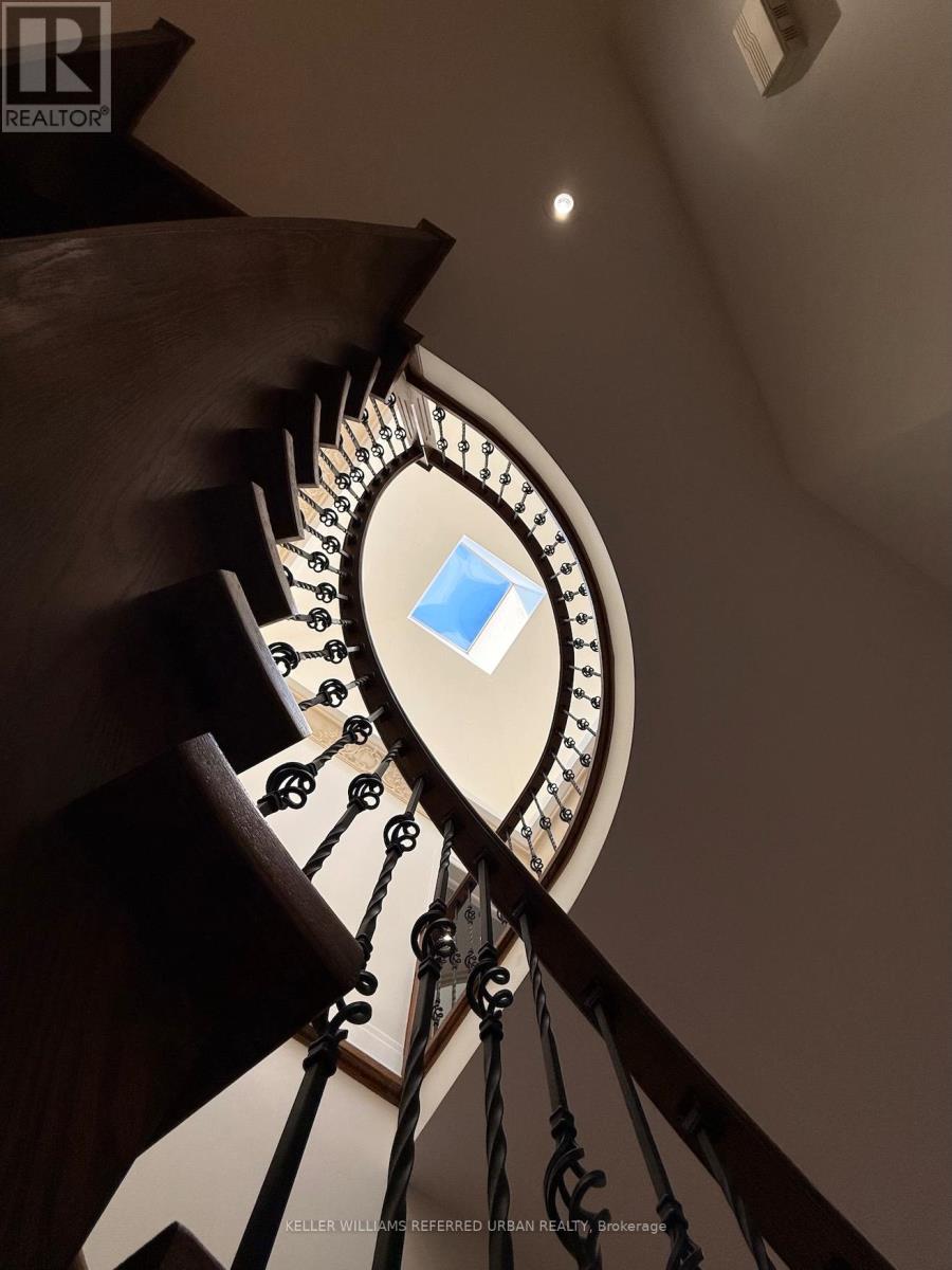 72 Laurel Avenue, Toronto, Ontario  M9B 4T2 - Photo 37 - W12490028