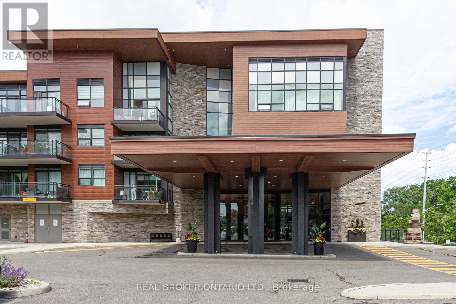 161 - 1575 Lakeshore Road, Mississauga, Ontario  L5J 0B1 - Photo 3 - W12490032