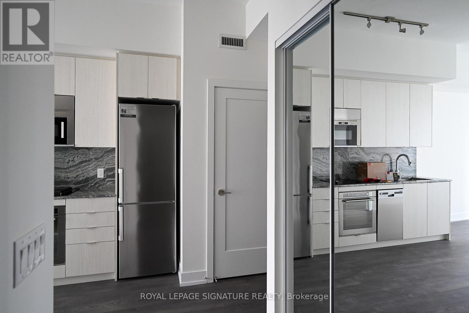 2032 - 5 Mabelle Avenue, Toronto, Ontario  M9A 0C8 - Photo 15 - W12490058