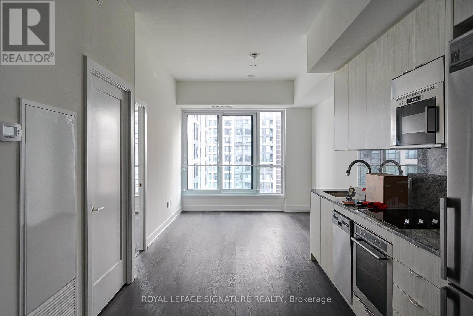 2032 - 5 Mabelle Avenue, Toronto, Ontario  M9A 0C8 - Photo 4 - W12490058