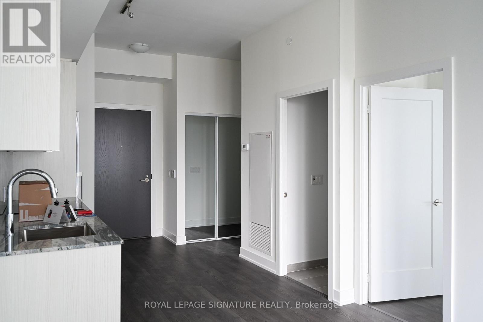 2032 - 5 Mabelle Avenue, Toronto, Ontario  M9A 0C8 - Photo 9 - W12490058