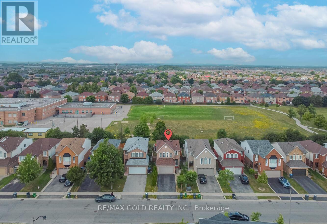 89 Black Forest Drive, Brampton, Ontario  L6R 2E6 - Photo 2 - W12490074