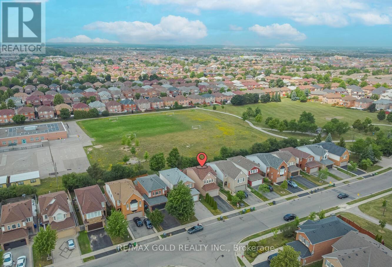 89 Black Forest Drive, Brampton, Ontario  L6R 2E6 - Photo 3 - W12490074