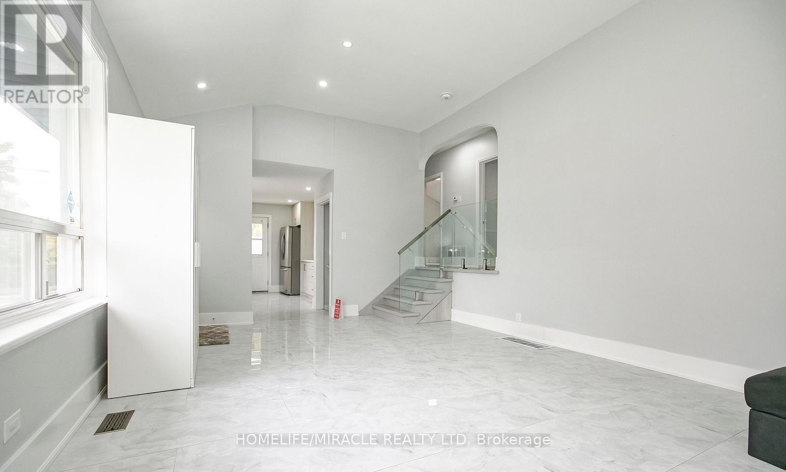 76 Raylawn Crescent, Halton Hills, Ontario  L7G 4N1 - Photo 10 - W12490082