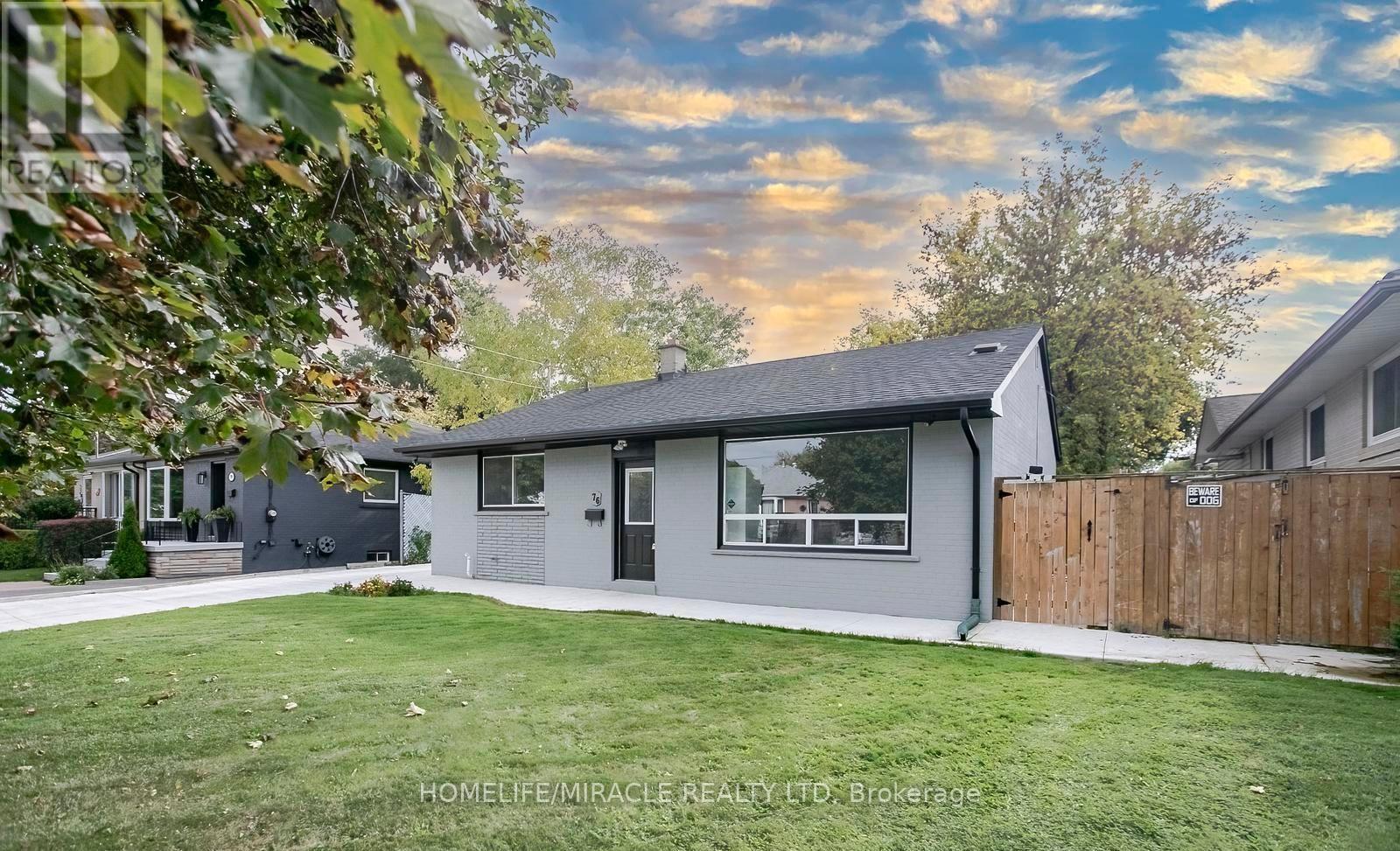 76 Raylawn Crescent, Halton Hills, Ontario  L7G 4N1 - Photo 2 - W12490082