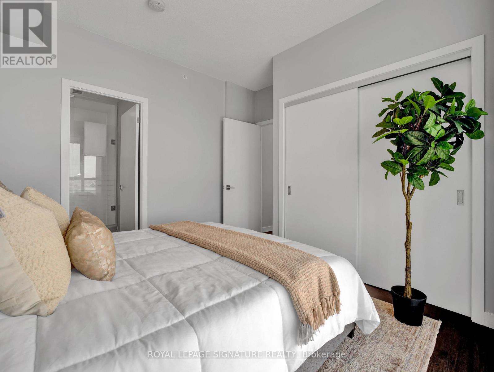 610 - 2081 Fairview Street, Burlington, Ontario  L7R 0E4 - Photo 10 - W12490114