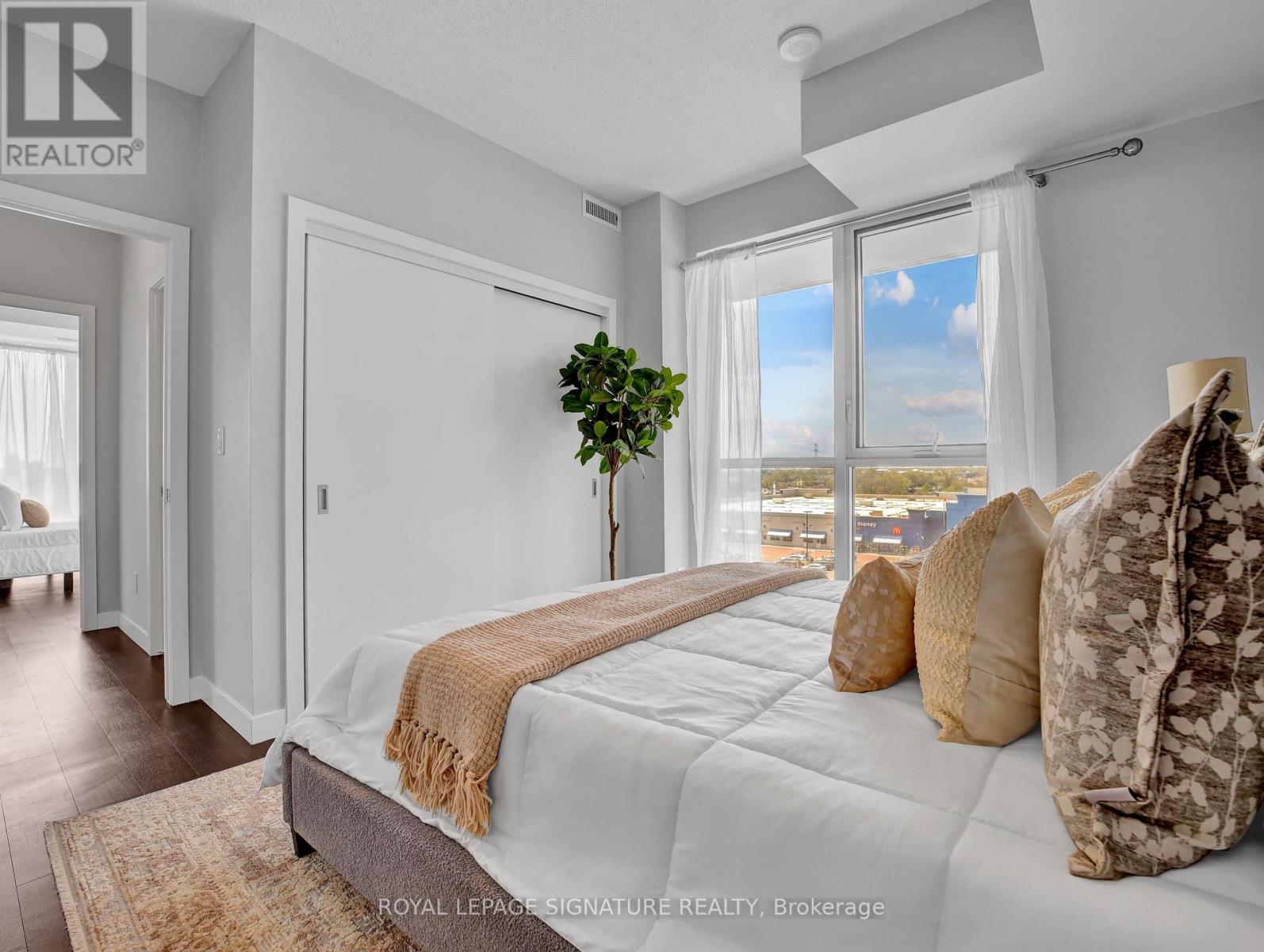 610 - 2081 Fairview Street, Burlington, Ontario  L7R 0E4 - Photo 11 - W12490114