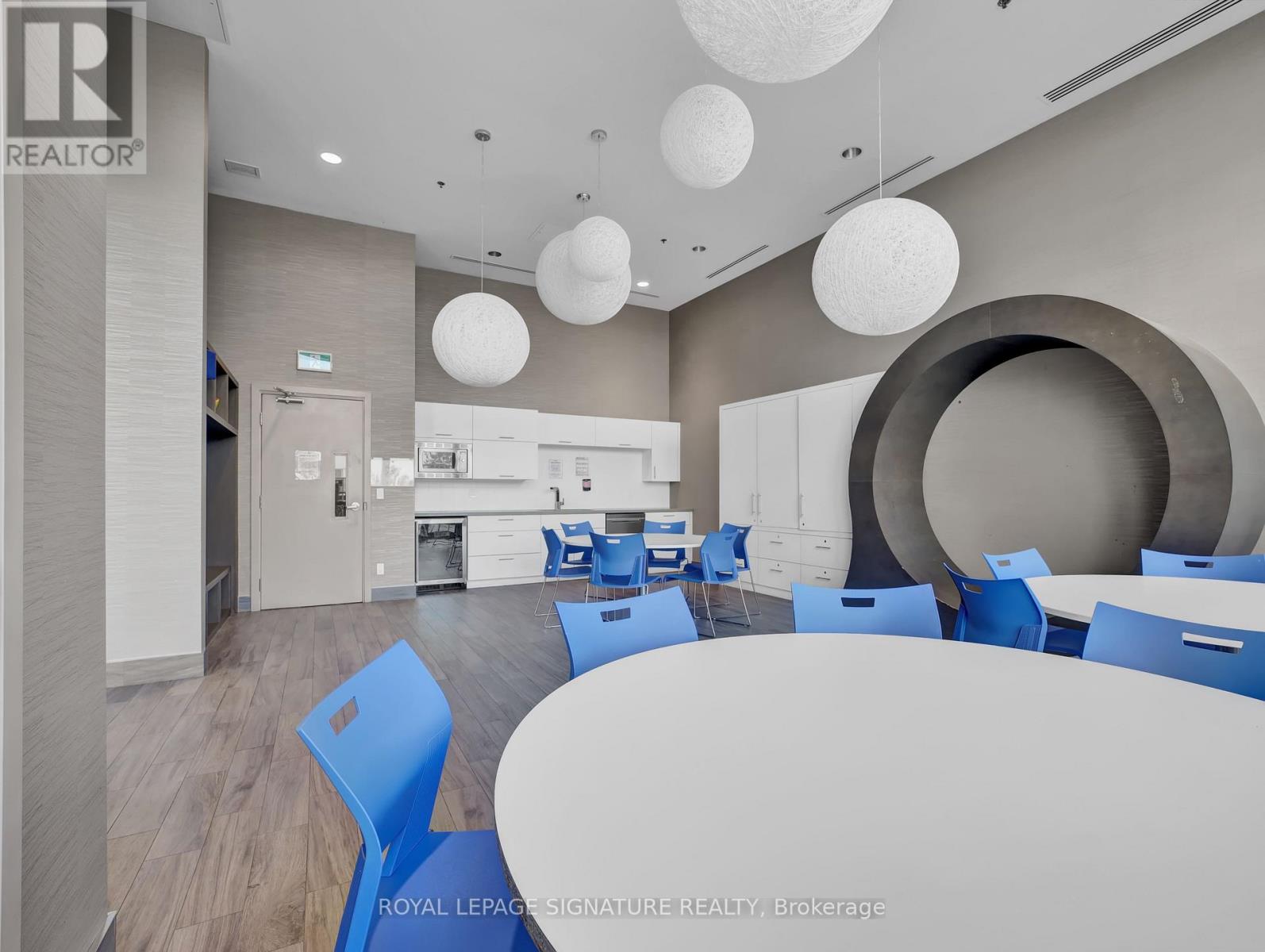 610 - 2081 Fairview Street, Burlington, Ontario  L7R 0E4 - Photo 22 - W12490114