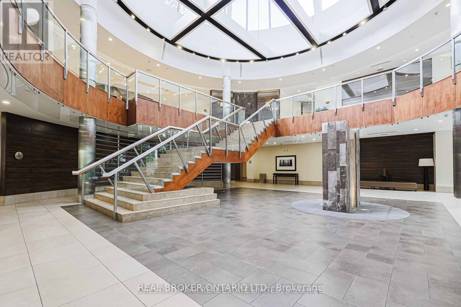 2803 - 3880 Duke Of York Boulevard, Mississauga, Ontario  L5B 4M7 - Photo 14 - W12490138