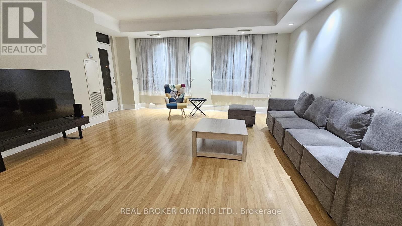 2803 - 3880 Duke Of York Boulevard, Mississauga, Ontario  L5B 4M7 - Photo 2 - W12490138