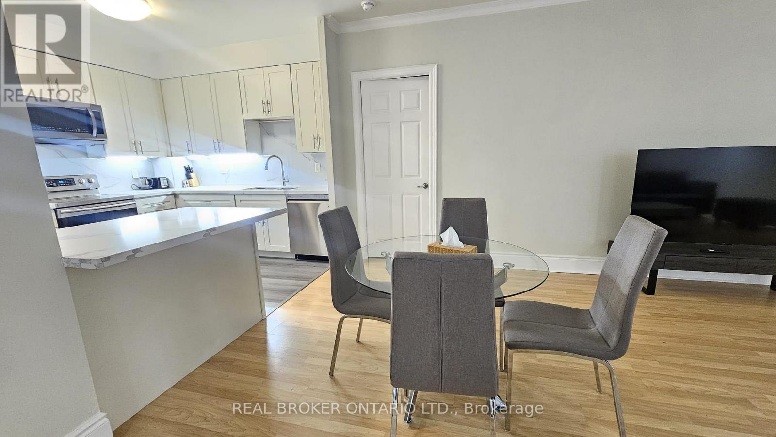 2803 - 3880 Duke Of York Boulevard, Mississauga, Ontario  L5B 4M7 - Photo 3 - W12490138