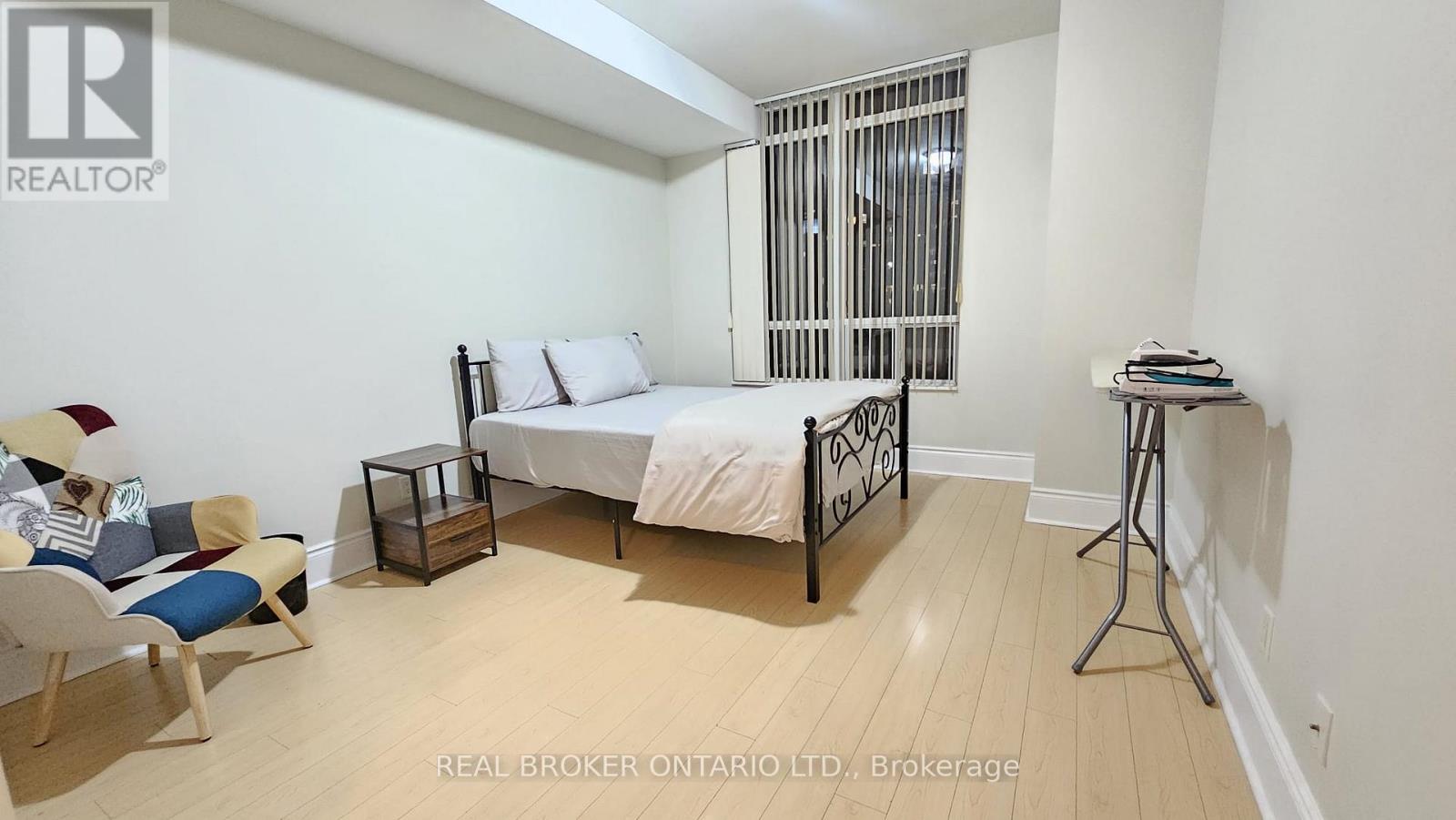 2803 - 3880 Duke Of York Boulevard, Mississauga, Ontario  L5B 4M7 - Photo 5 - W12490138