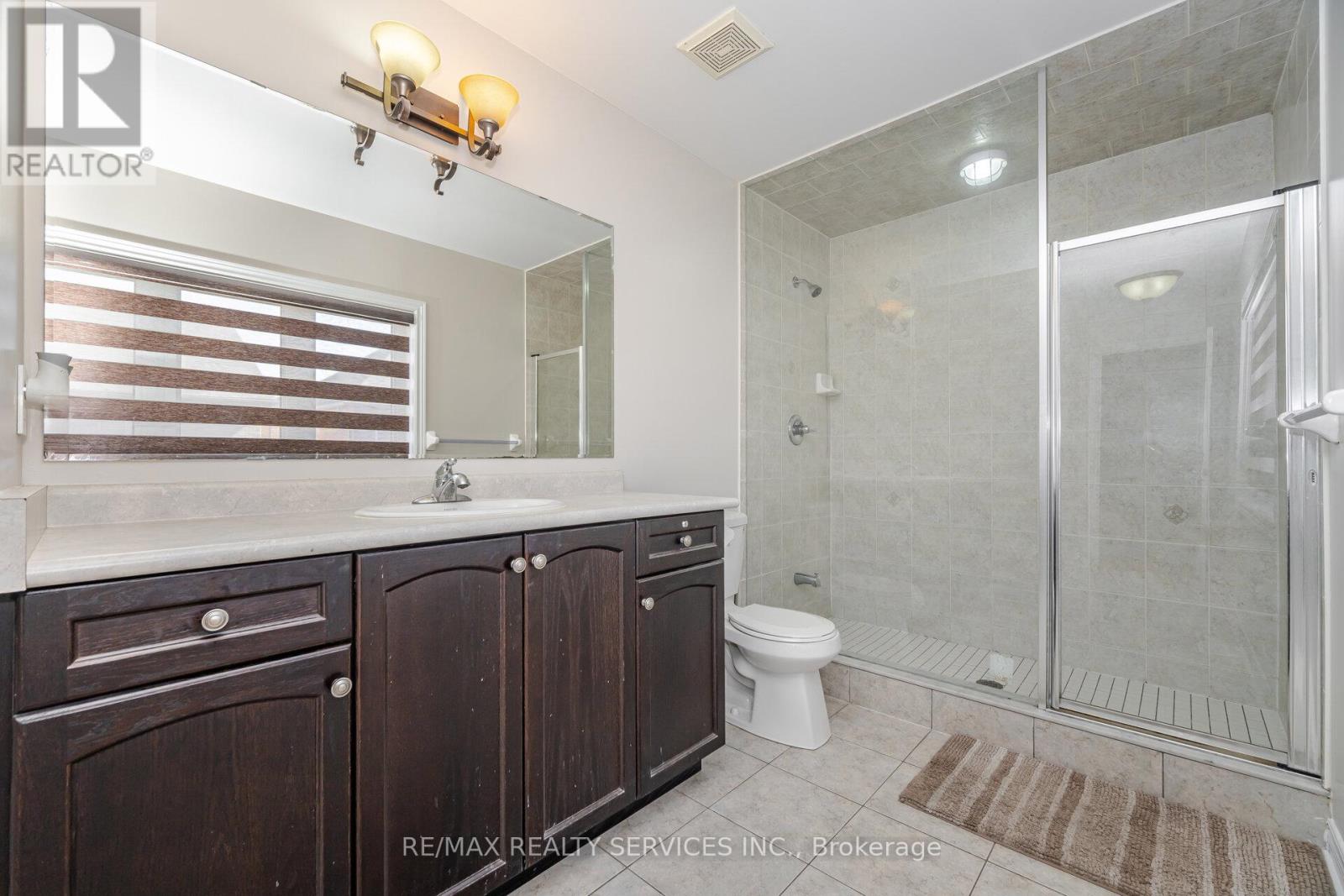 232 Sussexvale Drive, Brampton, Ontario  L6R 3S3 - Photo 32 - W12490142