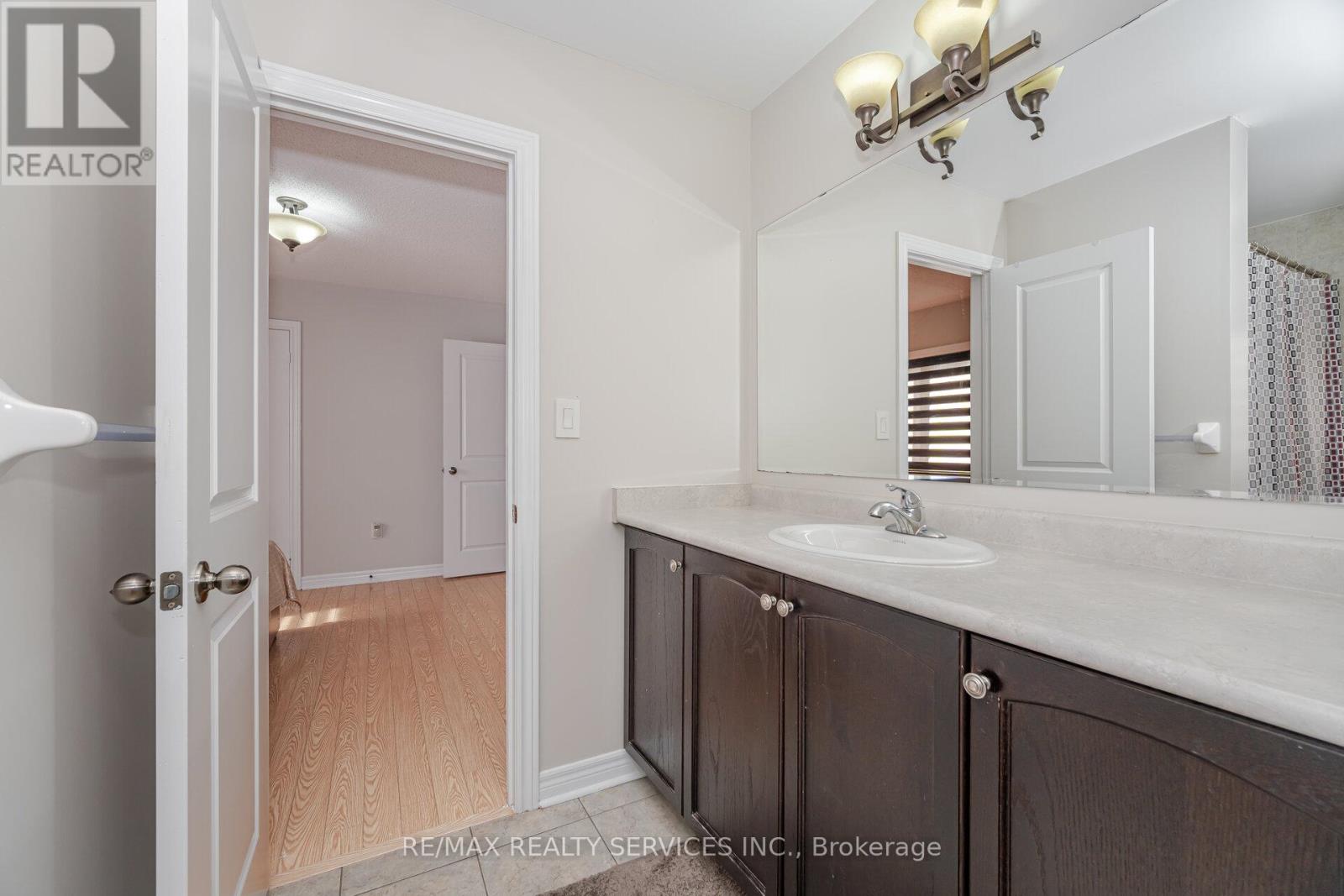 232 Sussexvale Drive, Brampton, Ontario  L6R 3S3 - Photo 38 - W12490142