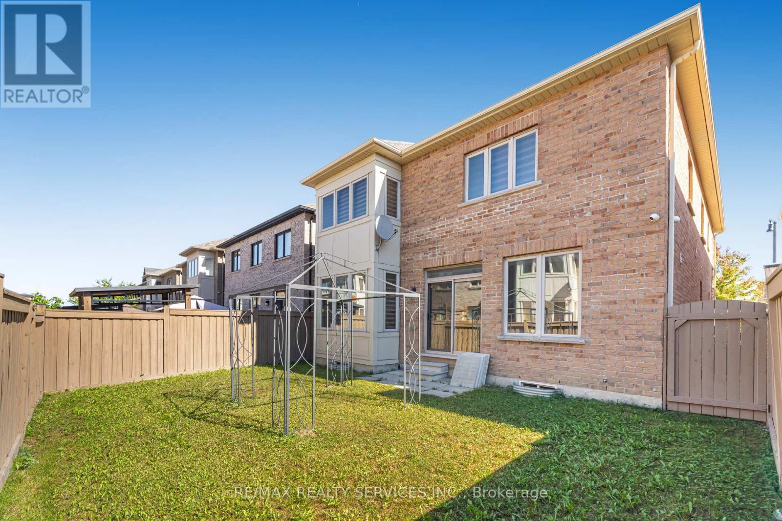 232 Sussexvale Drive, Brampton, Ontario  L6R 3S3 - Photo 49 - W12490142