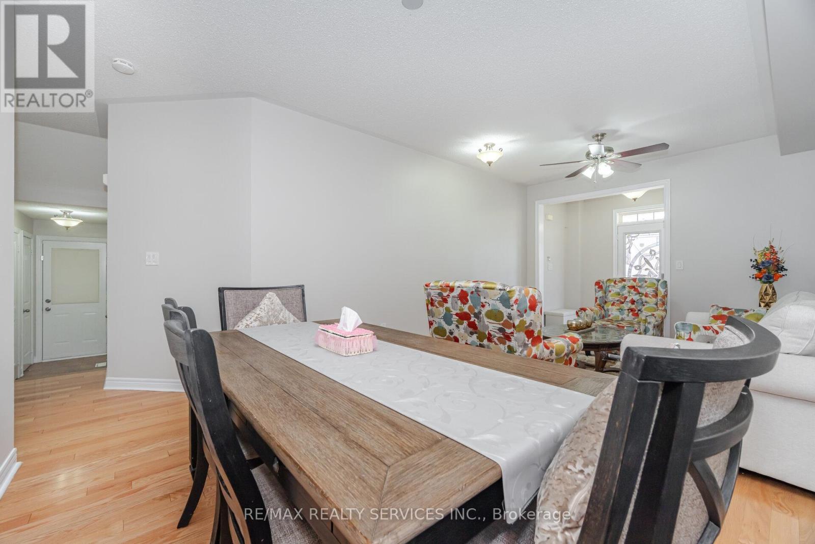 232 Sussexvale Drive, Brampton, Ontario  L6R 3S3 - Photo 9 - W12490142
