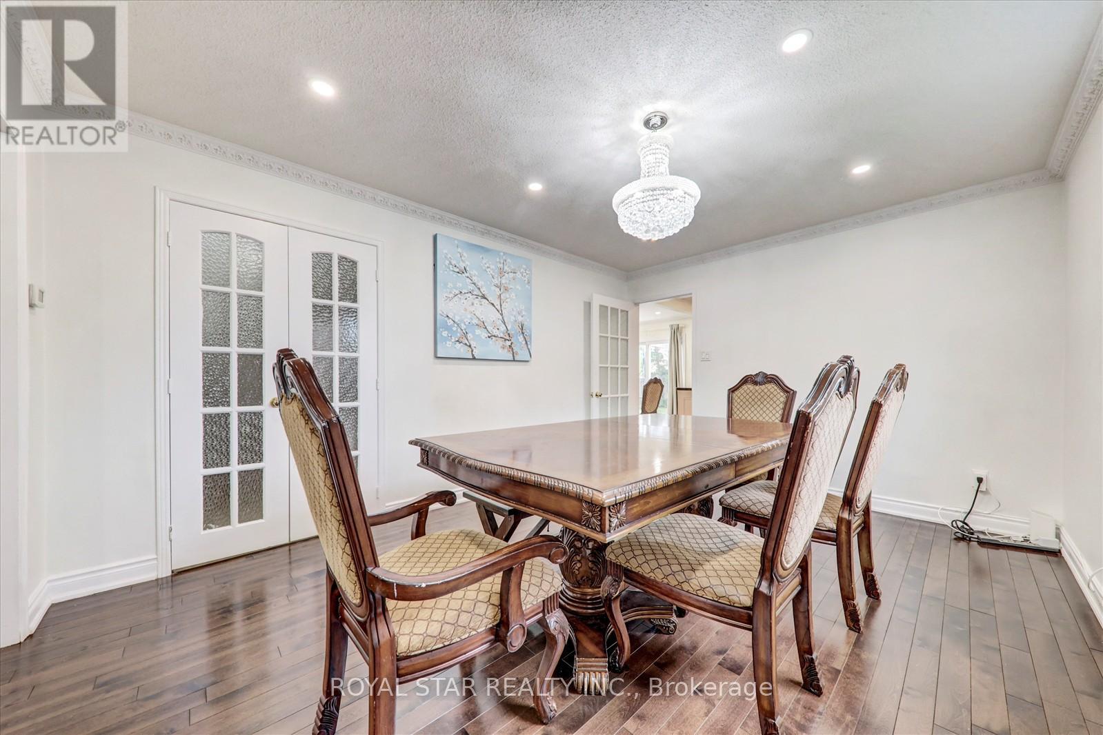 4234 Hazineh Court, Mississauga, Ontario  L5B 3N5 - Photo 10 - W12490164