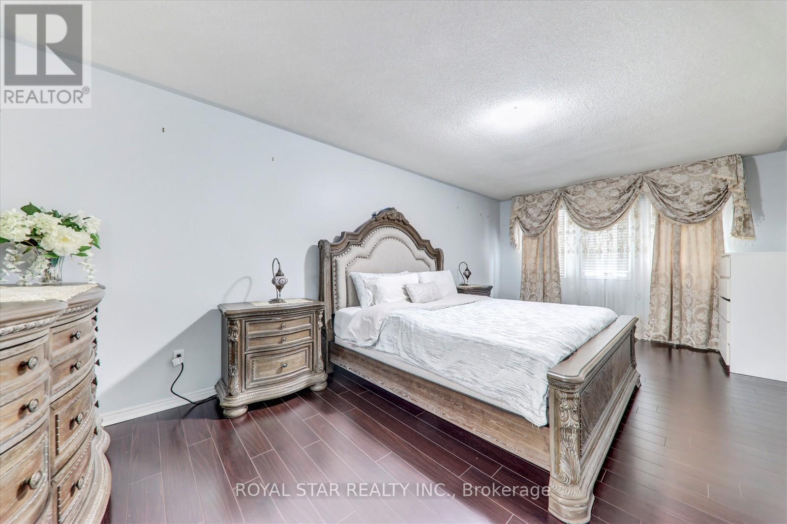 4234 Hazineh Court, Mississauga, Ontario  L5B 3N5 - Photo 21 - W12490164