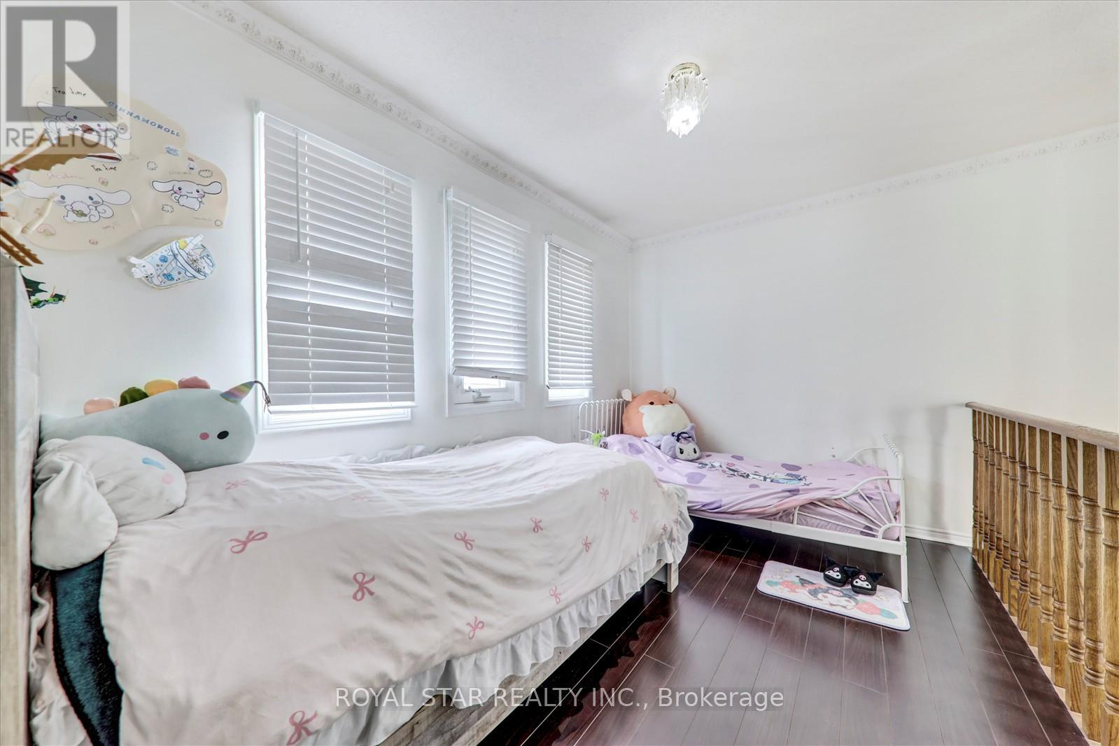 4234 Hazineh Court, Mississauga, Ontario  L5B 3N5 - Photo 23 - W12490164