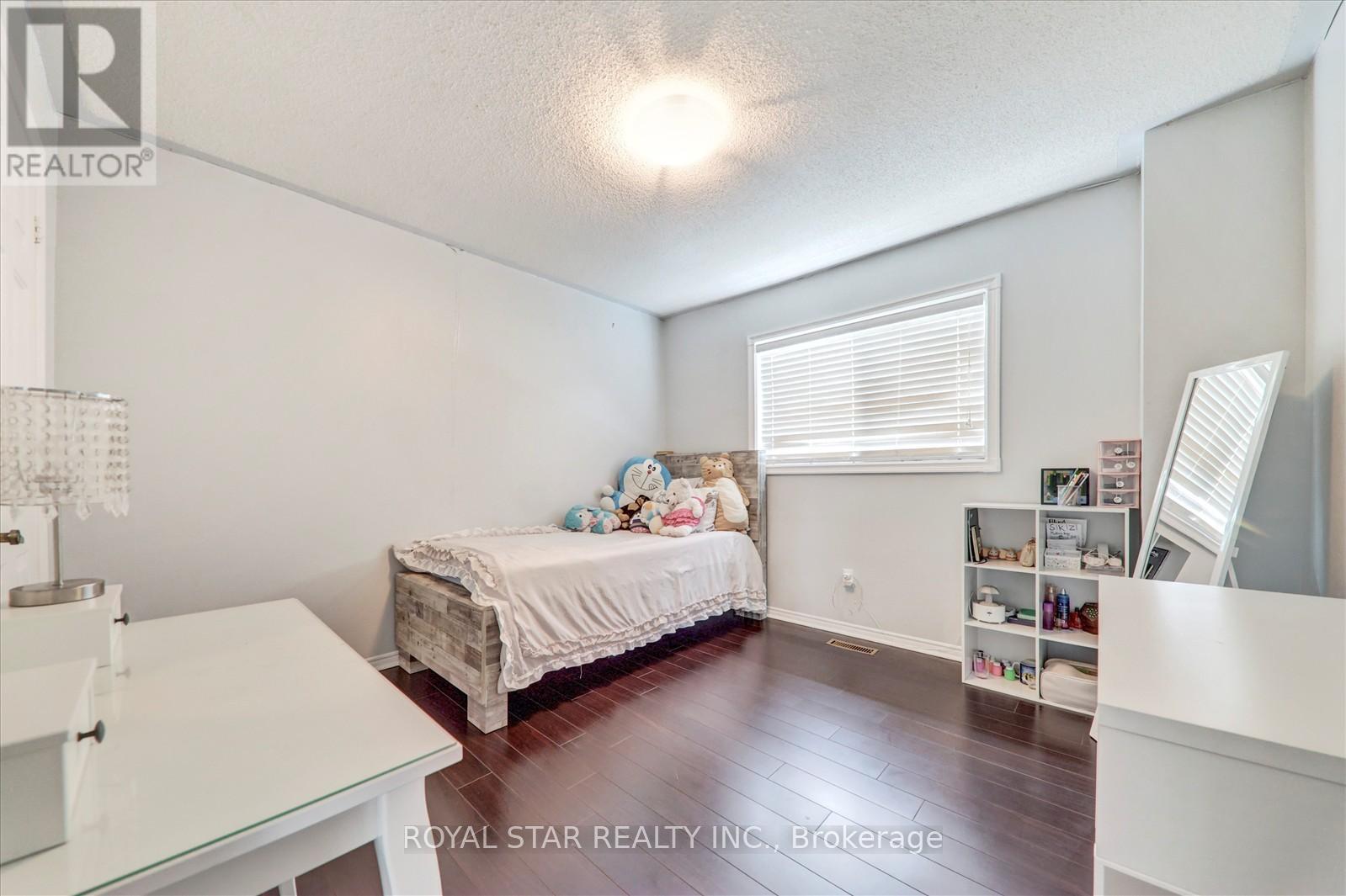 4234 Hazineh Court, Mississauga, Ontario  L5B 3N5 - Photo 27 - W12490164