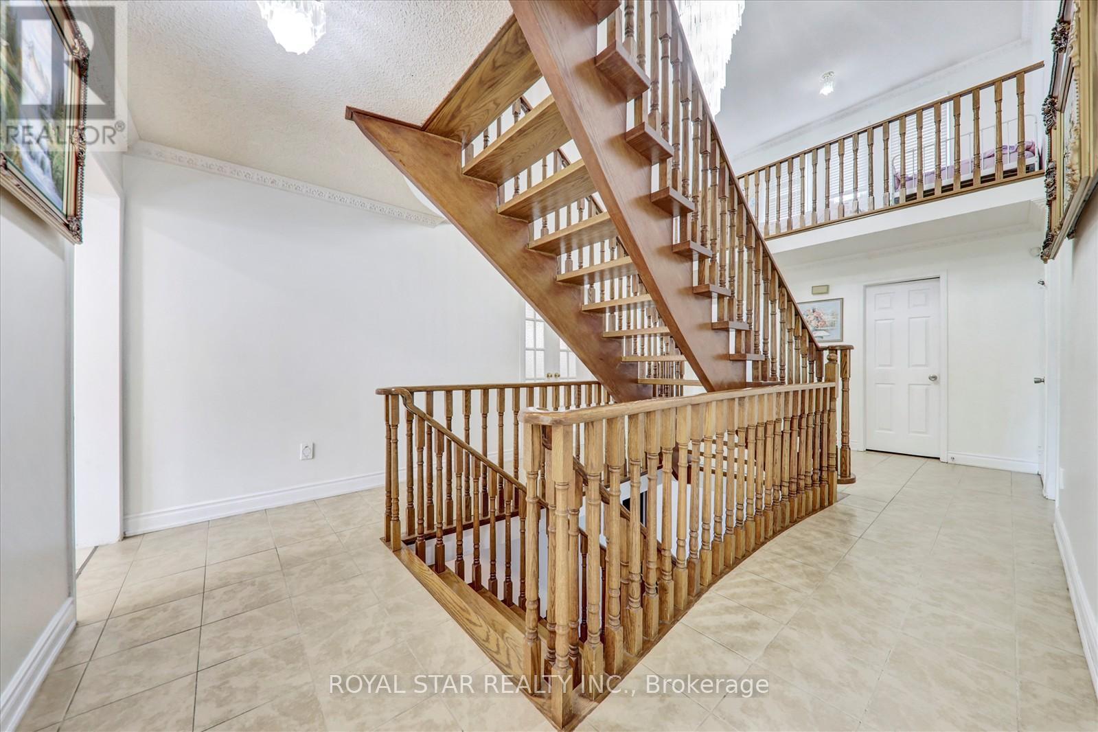 4234 Hazineh Court, Mississauga, Ontario  L5B 3N5 - Photo 30 - W12490164