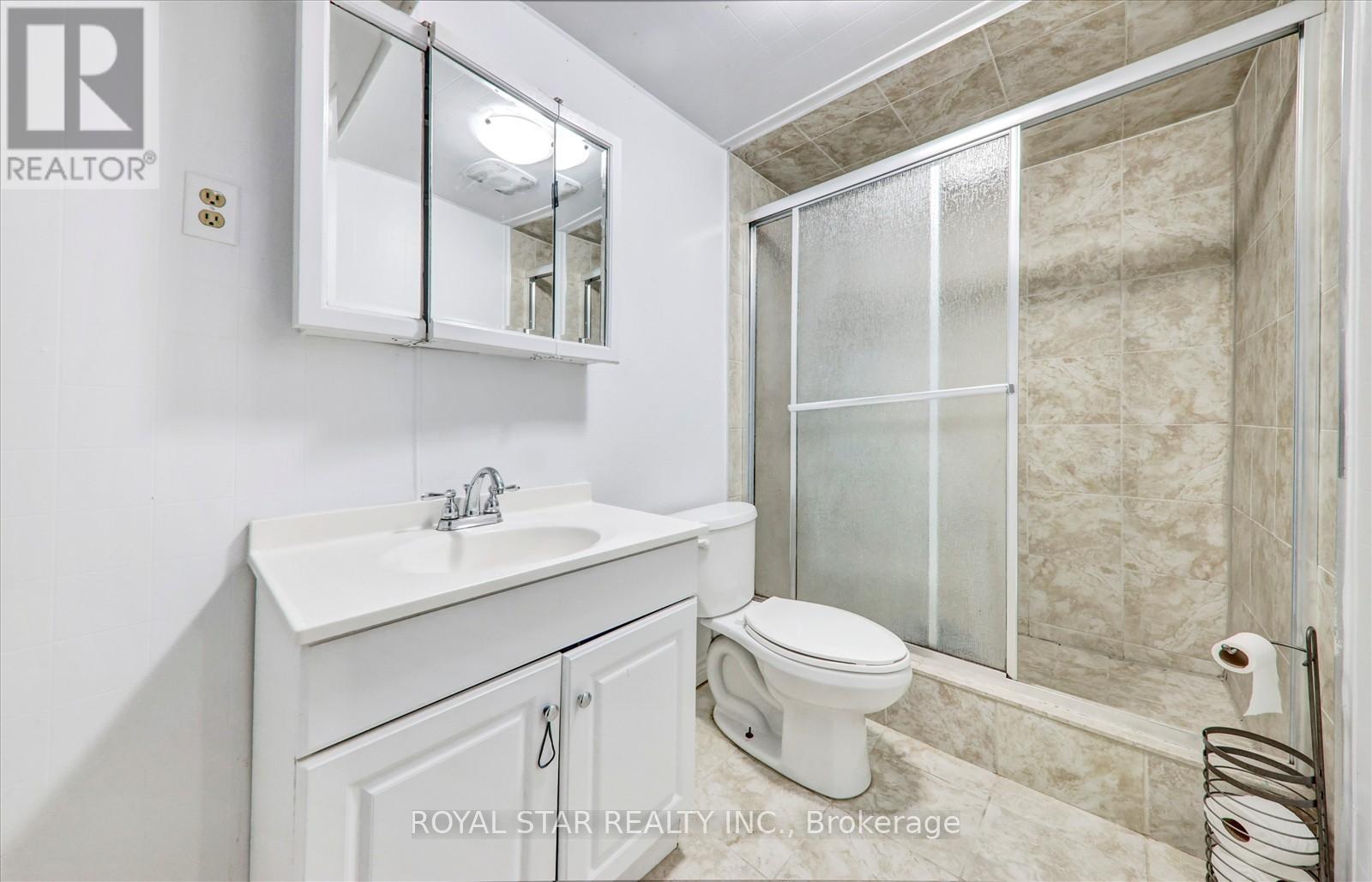 4234 Hazineh Court, Mississauga, Ontario  L5B 3N5 - Photo 35 - W12490164