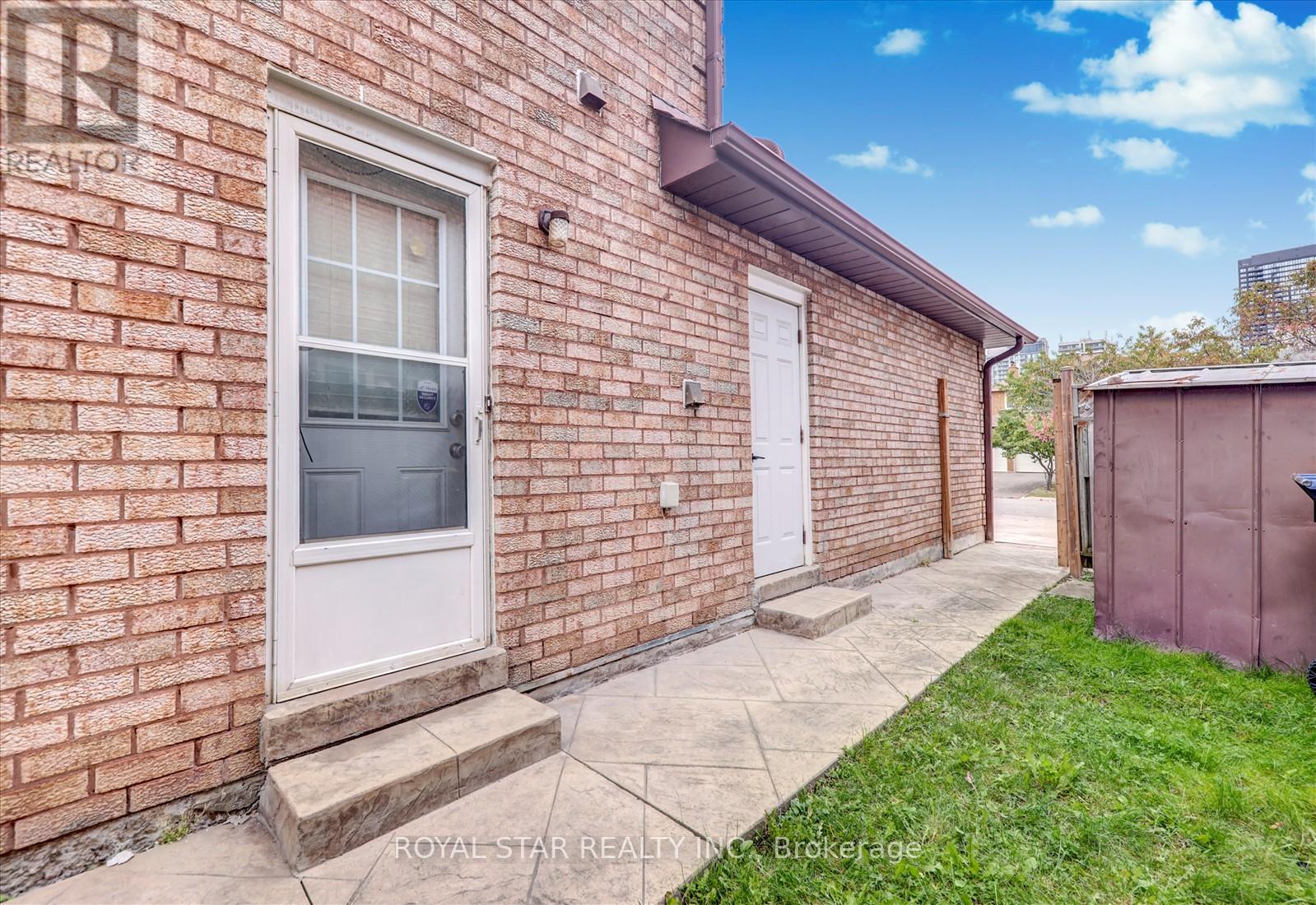 4234 Hazineh Court, Mississauga, Ontario  L5B 3N5 - Photo 37 - W12490164