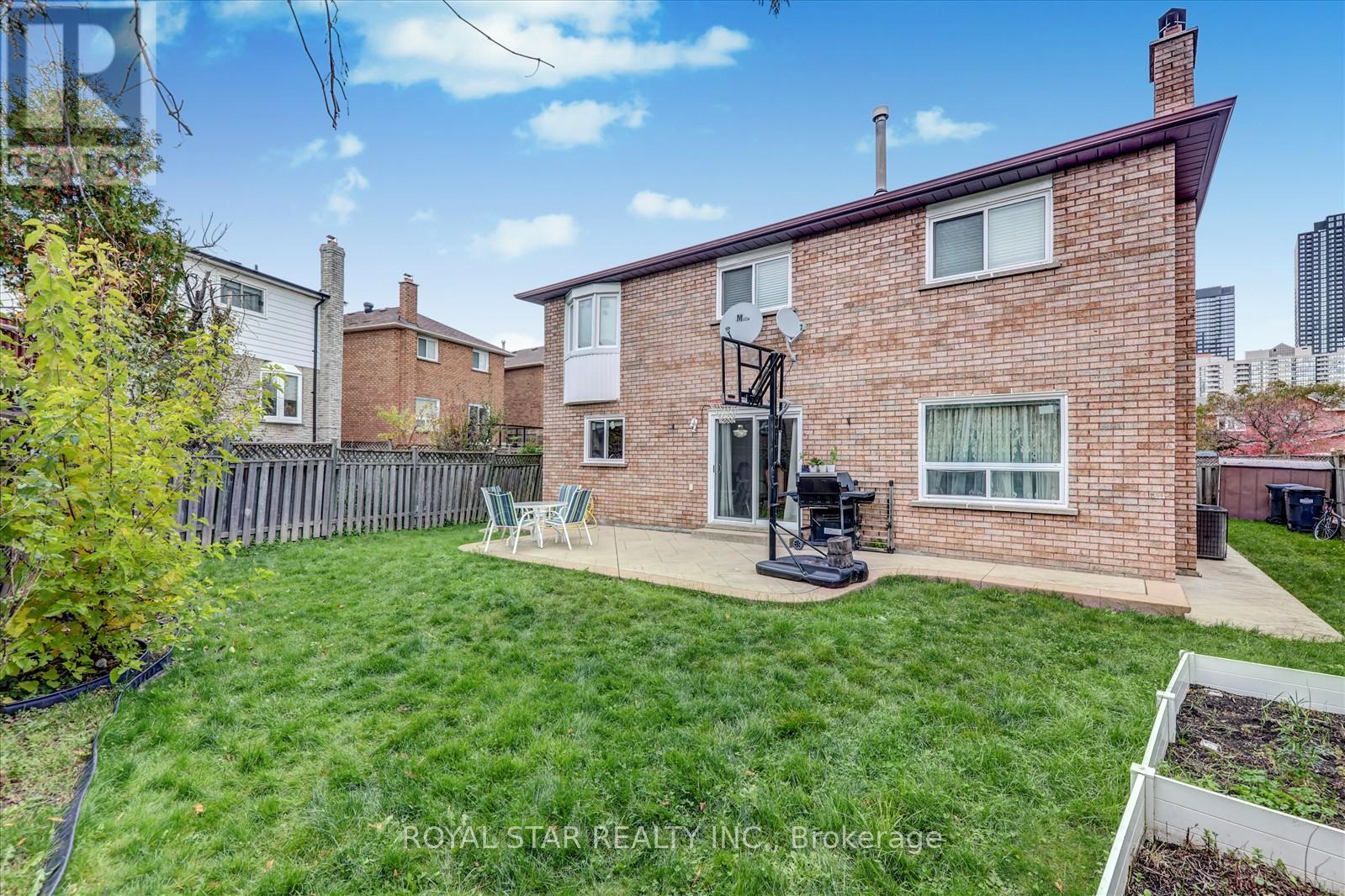 4234 Hazineh Court, Mississauga, Ontario  L5B 3N5 - Photo 38 - W12490164