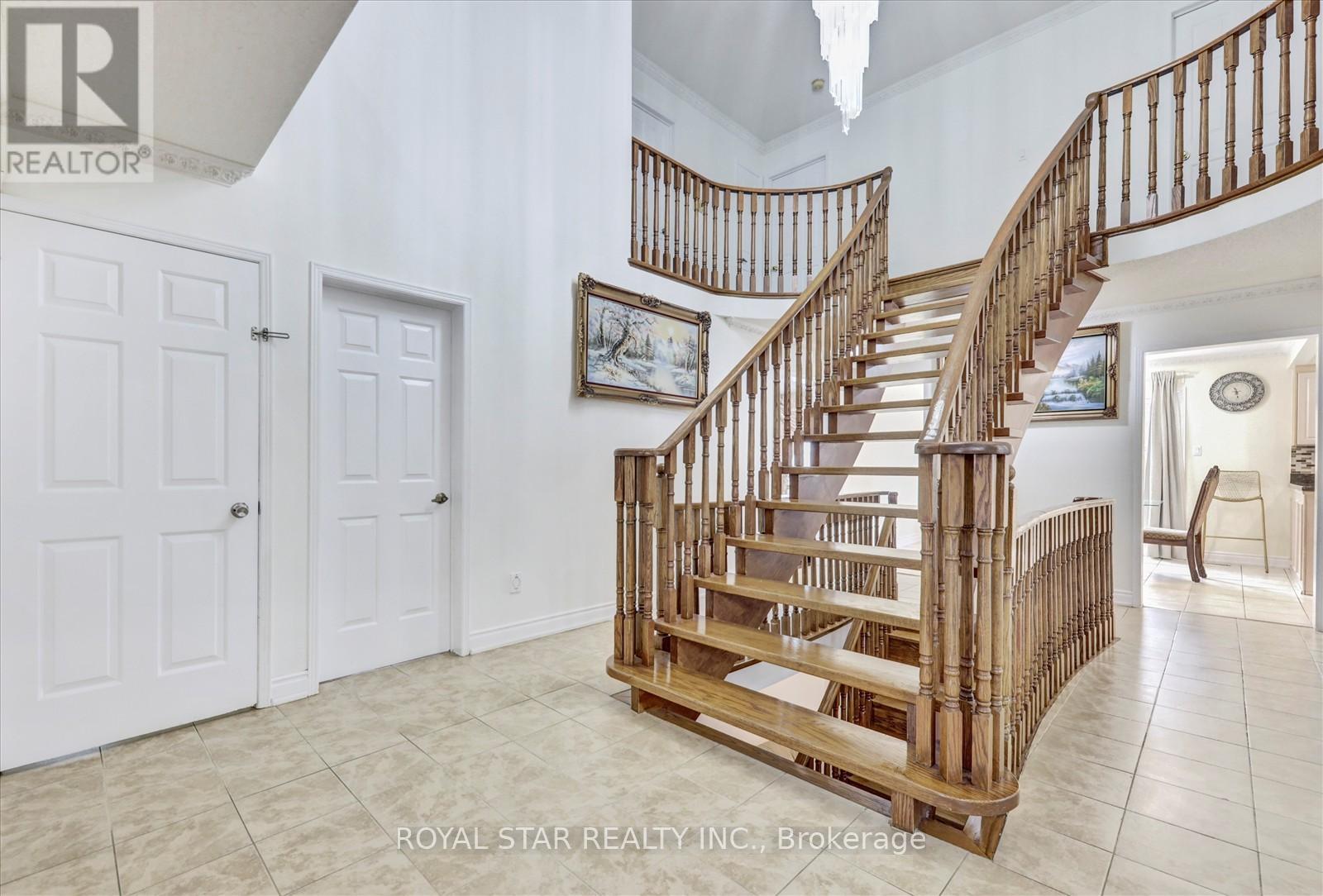 4234 Hazineh Court, Mississauga, Ontario  L5B 3N5 - Photo 7 - W12490164