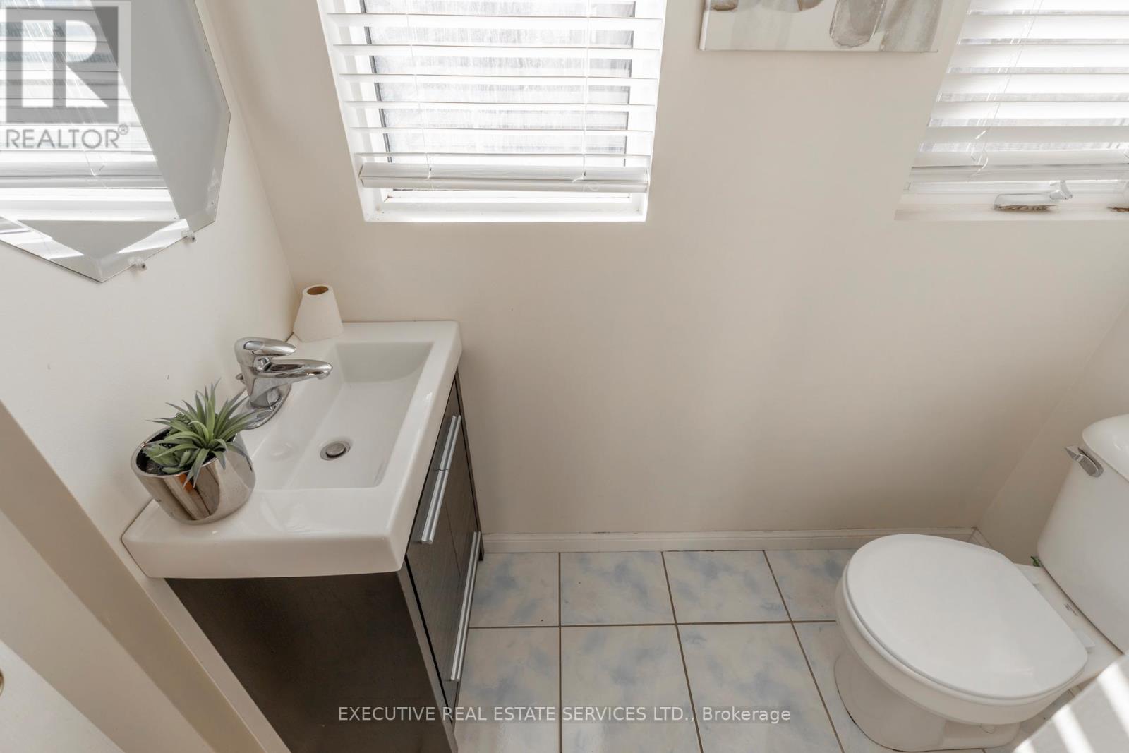 2101 - 3045 Finch Avenue W, Toronto, Ontario  M9M 0A5 - Photo 10 - W12490176